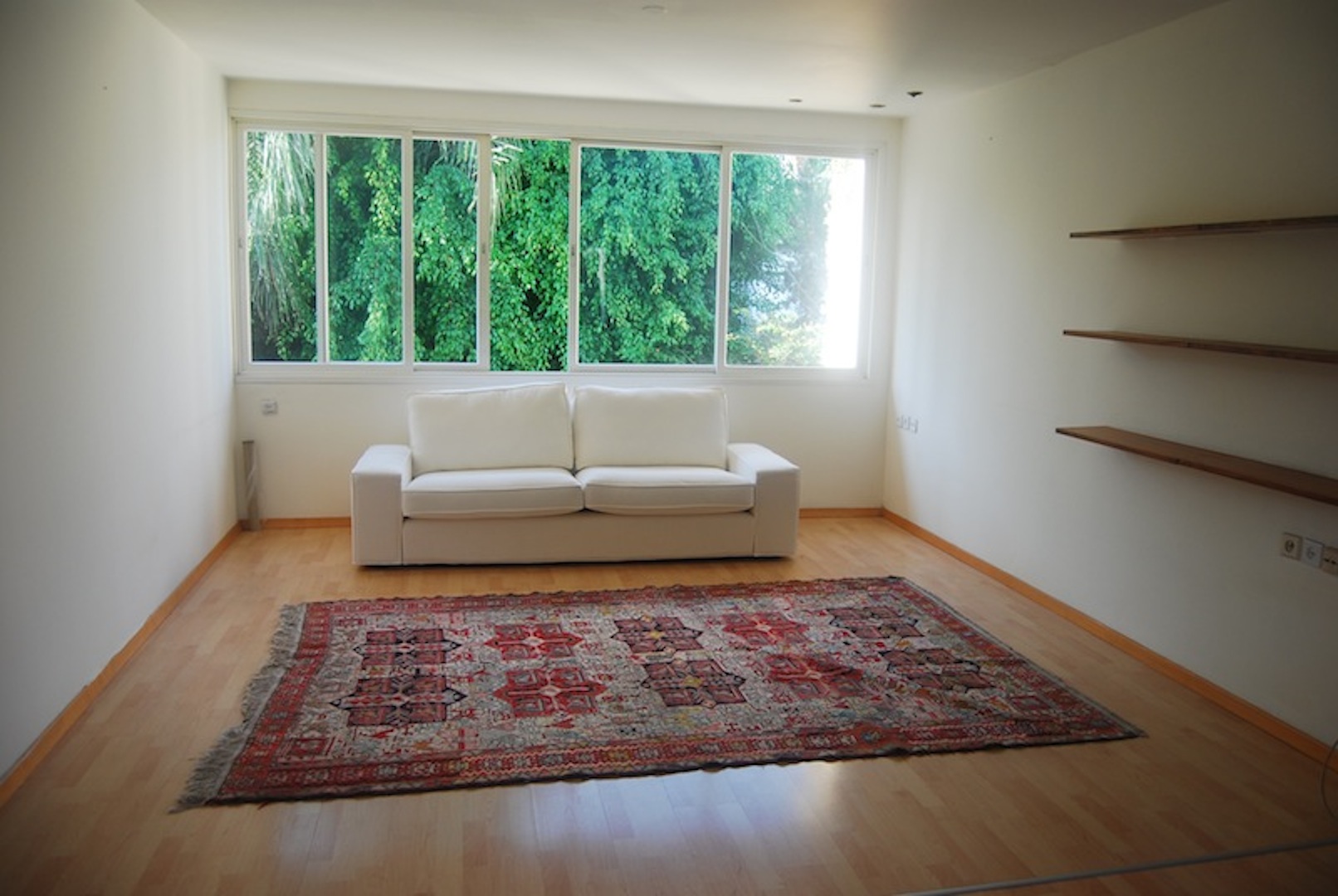 Quiet & Bright Apartment with Rooftop Terrace for Rent