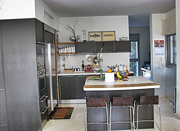 Spacious Apartment in the Beeri-Nehardea Project Near Kikar HaMedina