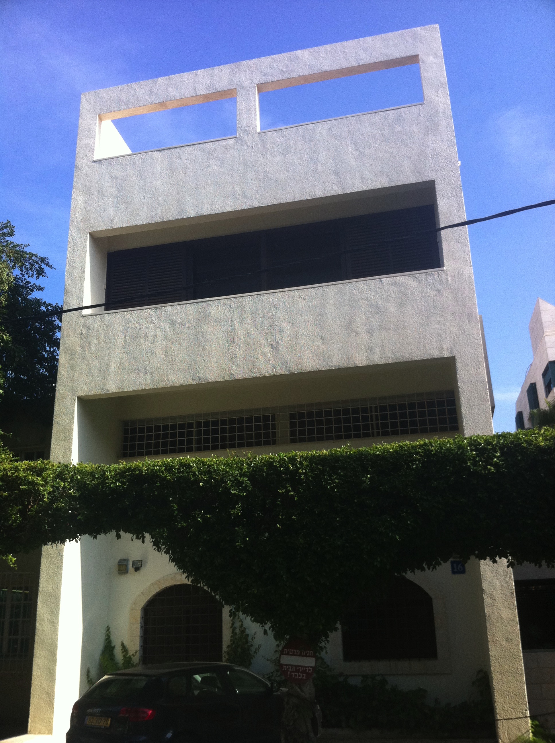 Unique & Rare Bauhaus Villa in the Old North Next to the Sea