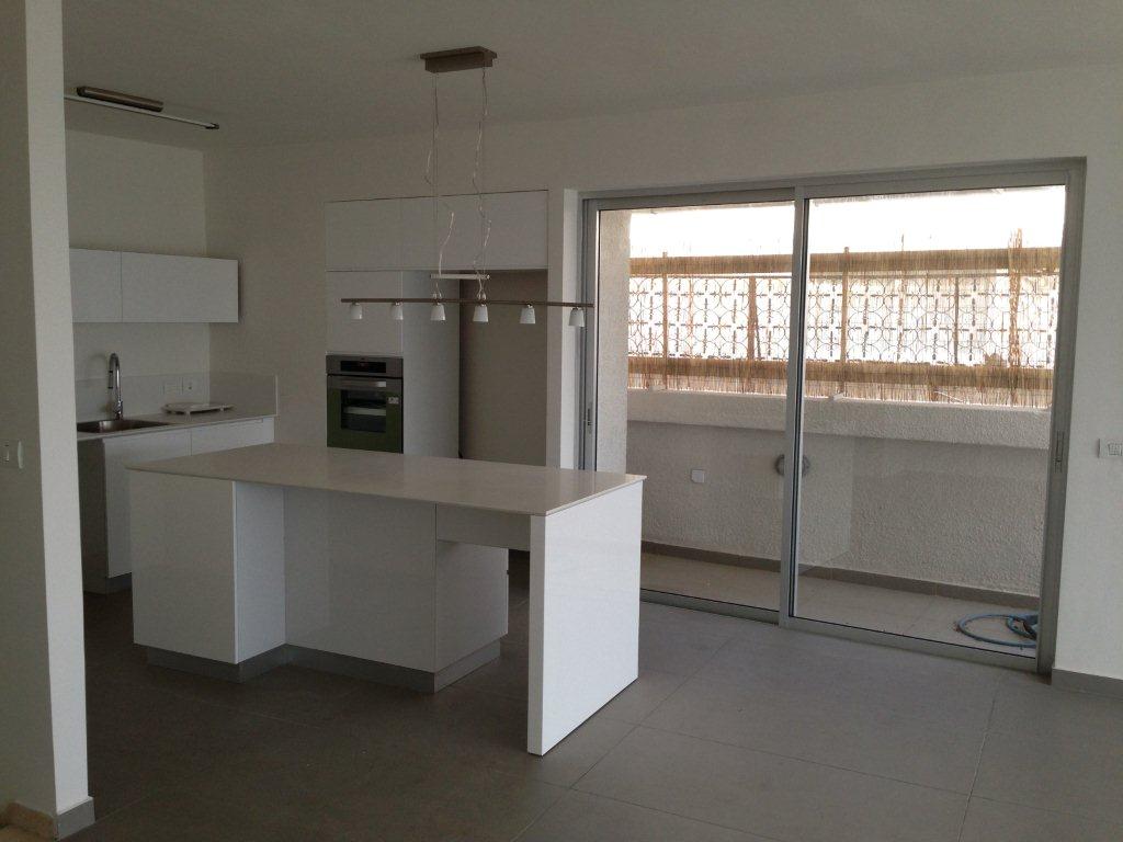 2 Bedroom Penthouse for Rent in Kikar HaMedina