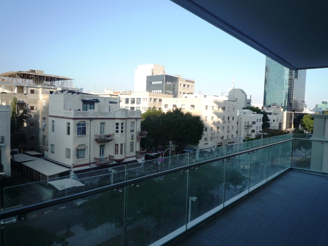 2BR Apartment for Sale in the Rothschild 30 Tower in Lev Tel Aviv
