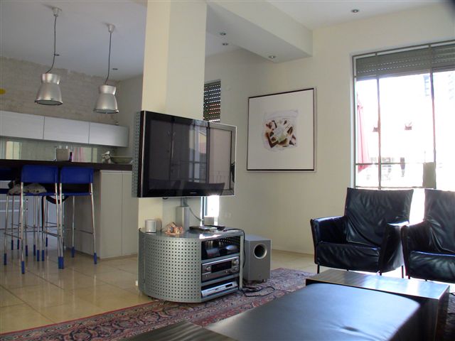 Beautiful 2BR Apartment with 3 Balconies in Neve Tzedek