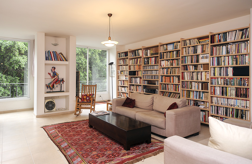 Spacious 3BR Apartment for Sale in Lev Tel Aviv